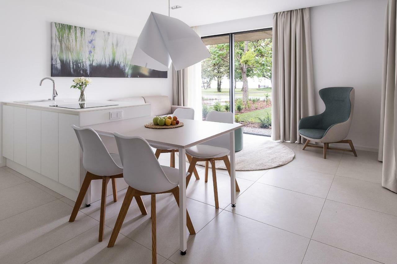 Oliver Lux Tihany Luaran gambar
