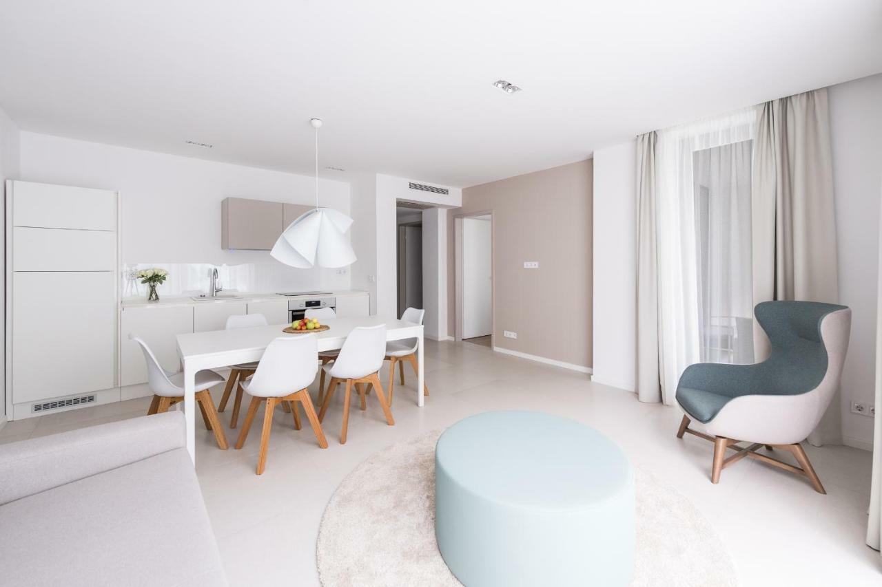 Oliver Lux Tihany Luaran gambar