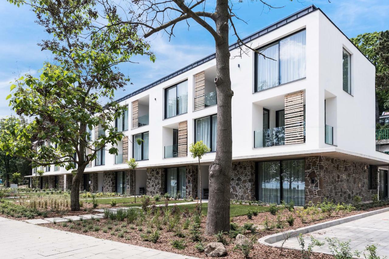 Oliver Lux Tihany Luaran gambar