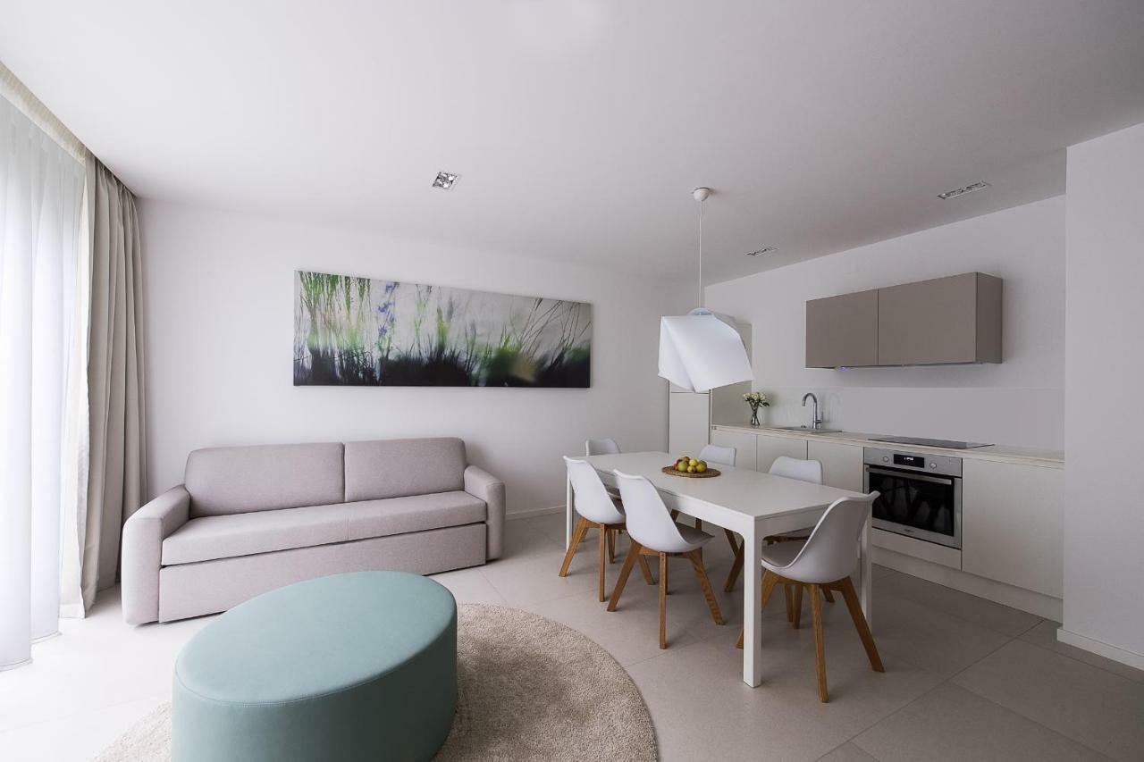 Oliver Lux Tihany Luaran gambar