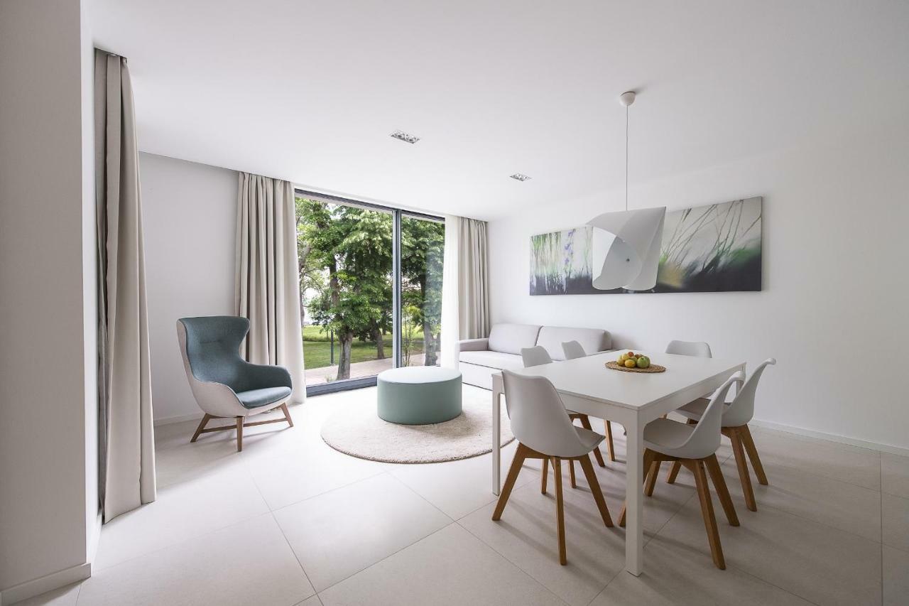 Oliver Lux Tihany Luaran gambar