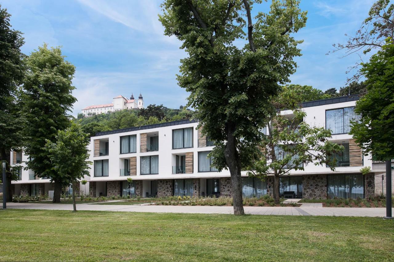 Oliver Lux Tihany Luaran gambar