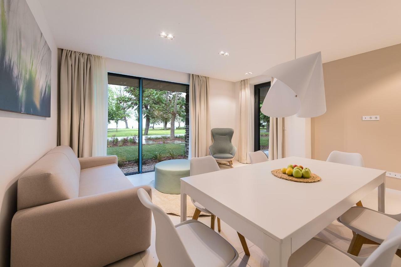 Oliver Lux Tihany Luaran gambar